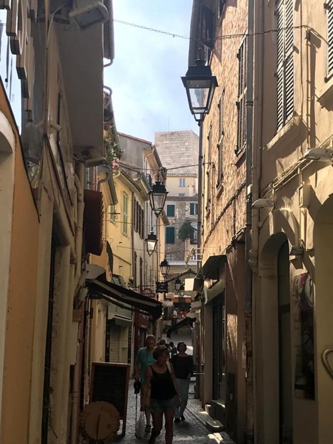 Apartment With Mediterranean Charm In The Heart Of The Provencal Market อองทีบส์ ภายนอก รูปภาพ